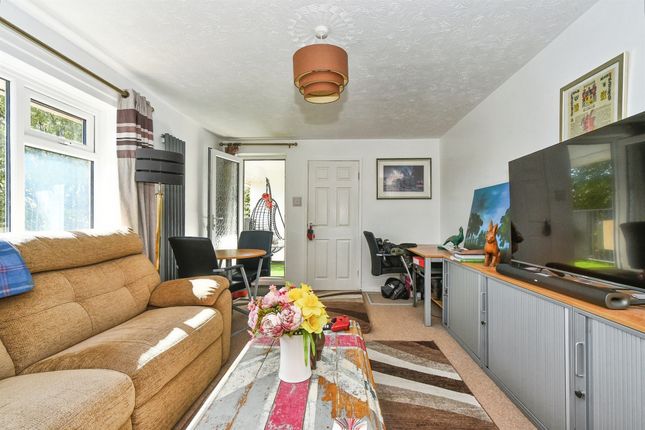 139, Welcombe Avenue, Swindon photo 4