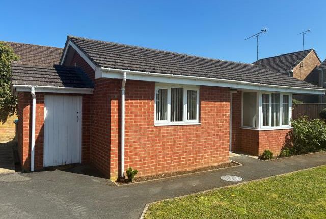 1-bed house on 7, Valiant Court, Carterton, £1,050/mo