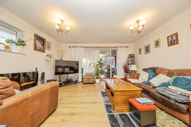 15, Holmwood Close, Clacton-On-Sea photo 4
