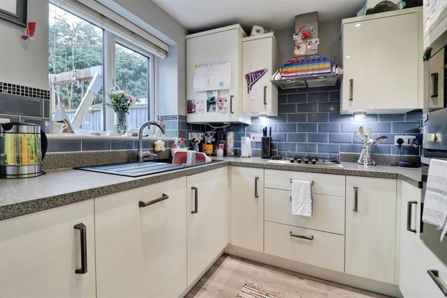 8, Charles Bowden Place, Haslington photo 3