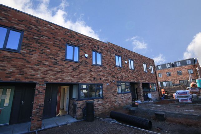 Thumbnail Mews house for sale in Brentwood, Pemberton, Wigan