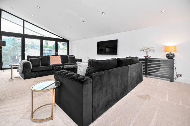 1 Woodstock Drive Lounge (2).Jpg