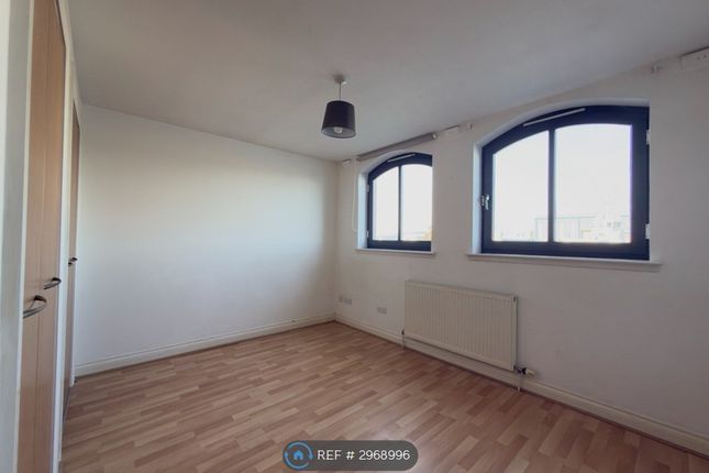 Flat G, James Watt Way, Greenock photo 5