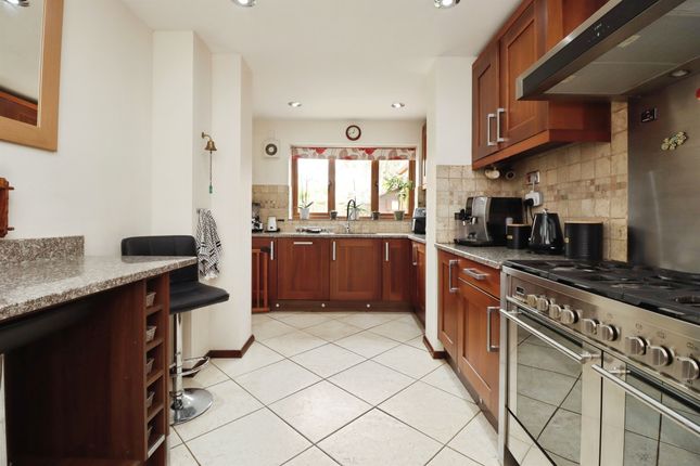 7, Vickers Close, Kettering photo 4