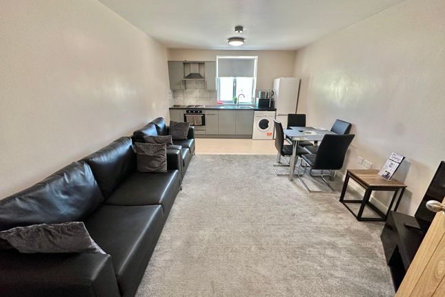 Flat to rent in Lockwood Road, Lockwood, Huddersfield