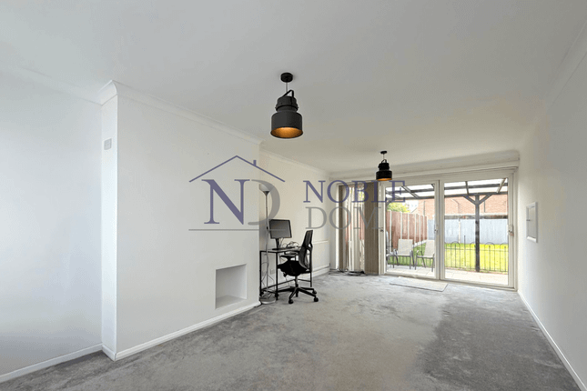 23 Portland Crescent, FELTHAM photo 2