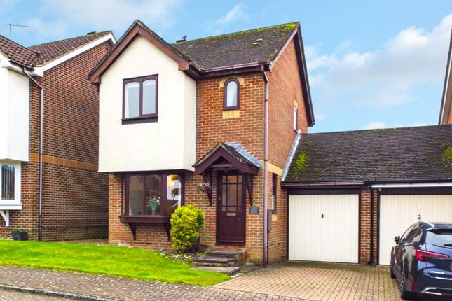 2-bed house on 27, Lanyon Close, Horsham, £410,000