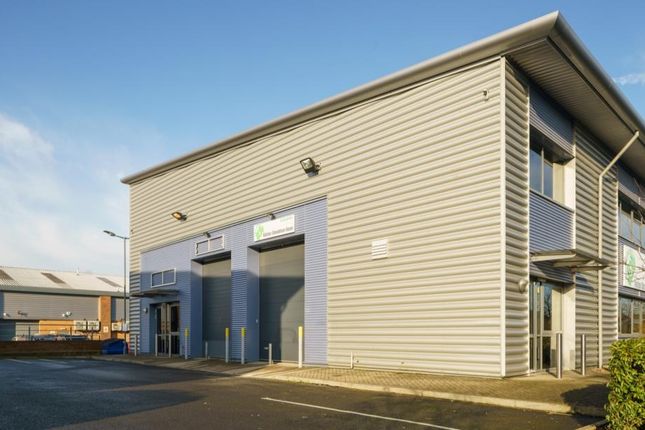 Industrial to let in 936 Yeovil Road, Slough Trading Estate