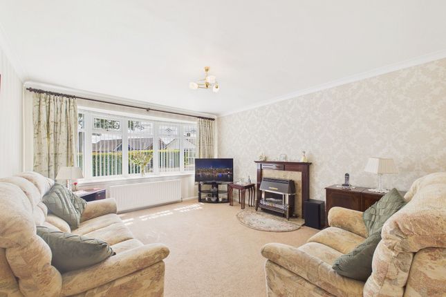 13 Lyndhurst Close, Blaydon-On-Tyne photo 2