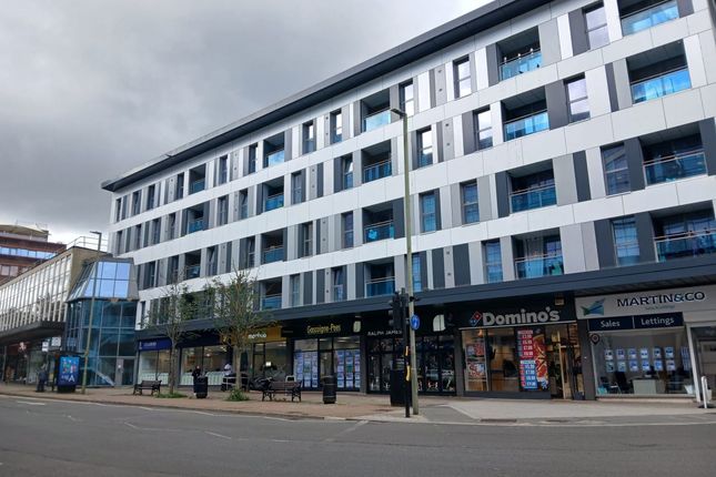 Thumbnail Flat to rent in High Street, Redhill