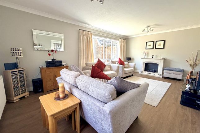 5, Langdale Close, Altrincham photo 2