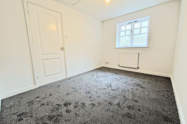 Terraced house to rent in Isis Close, Salford