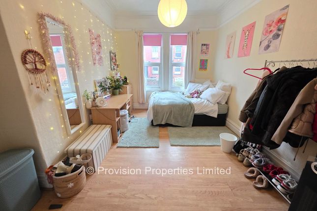Brudenell Avenue, Hyde Park photo 2