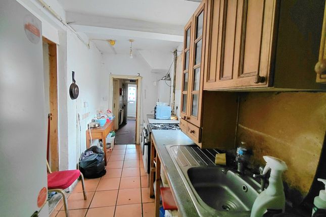 11, Waye Avenue, Hounslow photo 3