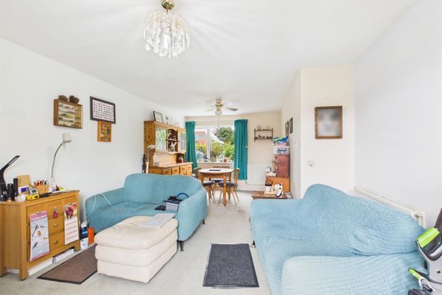 3, Dalston Close, Aylesbury photo 4