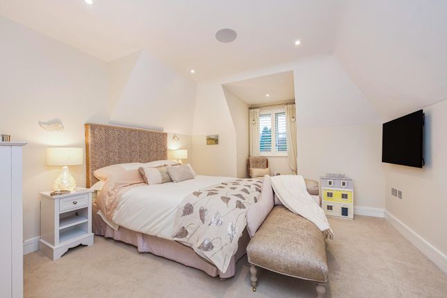 Flat for sale in Oakfield House, Holmes Mead, Pyrford