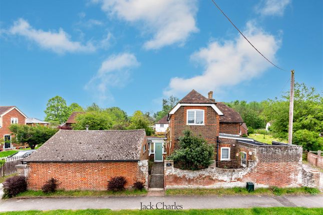 Thumbnail Detached house for sale in Laddingford, Maidstone