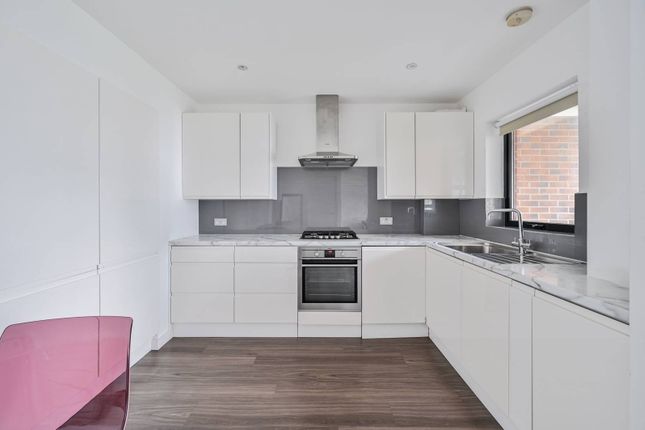 Flat to rent in Back Church Lane, Aldgate, London