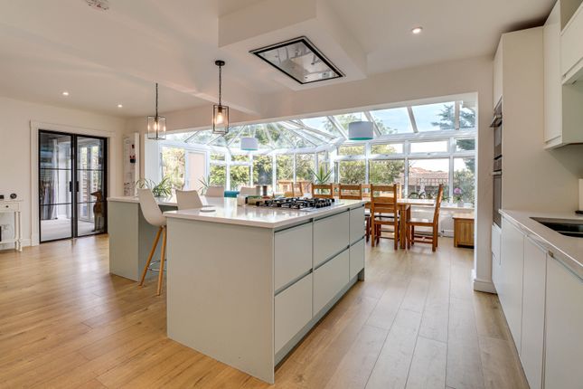 27, Moreton Avenue, Hertfordshire photo 4