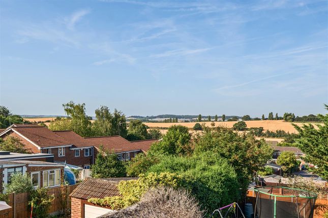 144, Coombfield Drive, Dartford photo 3