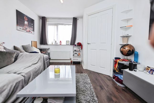 24, Whitlock Grove, West Midlands photo 2