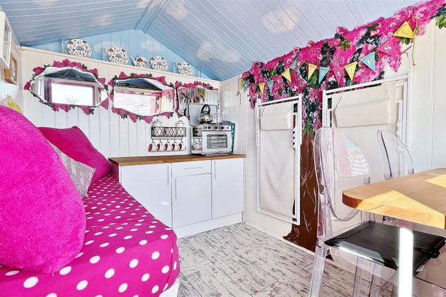 17a, Southcliff, Walton-on-the-Naze photo 3