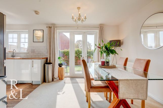 11, Morley Walk, Swadlincote photo 4