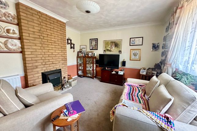 63 Charlbury Crescent, Romford photo 2