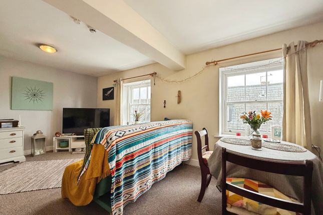 Flat 2, Regis House, Lyme Street, Axminster photo 2