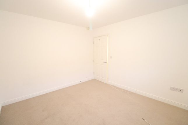 10, Rialto Court, Leeds photo 5