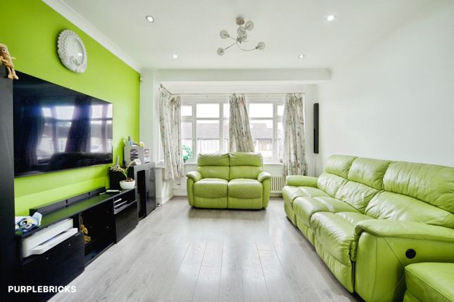 Lincoln AVenue, Romford photo 3