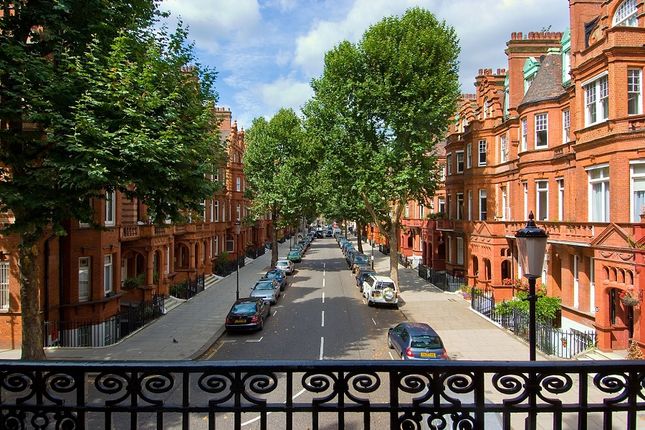 Flat to rent in Sloane Gardens, London