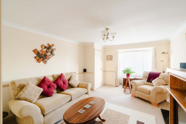2 Warren Close, Bristol photo 3