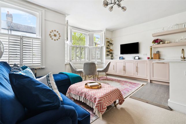 Thumbnail Flat to rent in Lindore Road, London