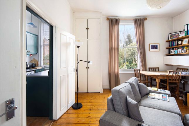 Flat for sale in Cecilia Road, Dalston, London