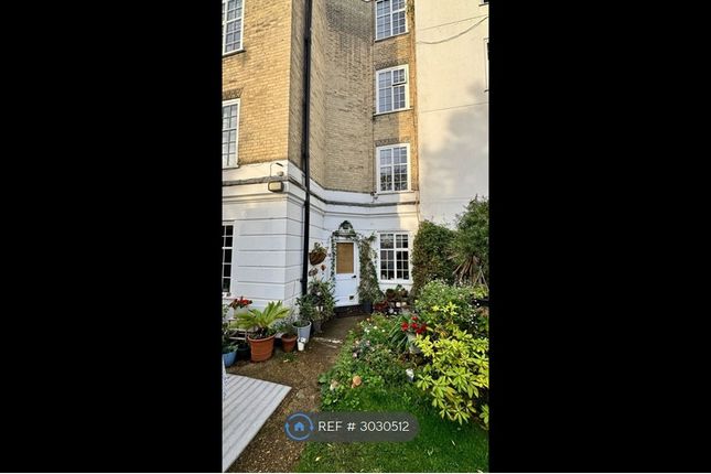 Oakfield Court Kings Avenue, London photo 2