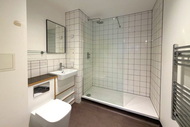 Flat 221 The Cornerstone, Locke Way, Woking photo 5