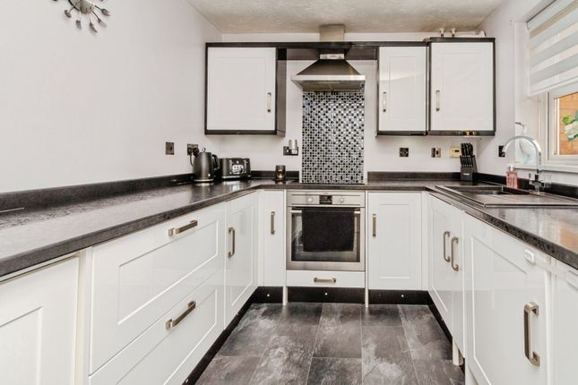 3, Whitethorn Close, Cannock photo 3