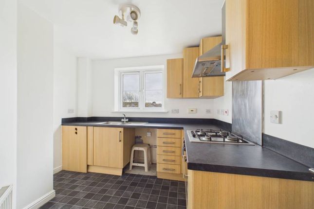 16 Skylark Road, Bridgend photo 2