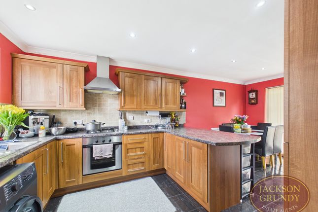 29, Gallfield Court, Northampton photo 3