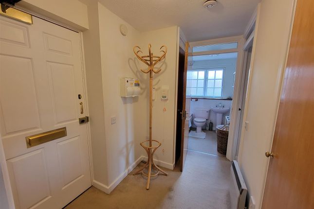Flat for sale in Crothall Close, Palmers Green, London