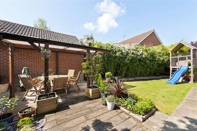 89, Saint Andrews Gardens, Cobham photo 4