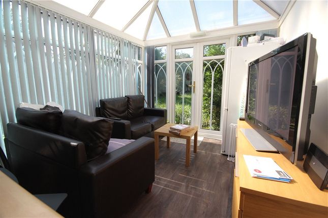 Room 3, 8, Queens Road, Egham photo 3