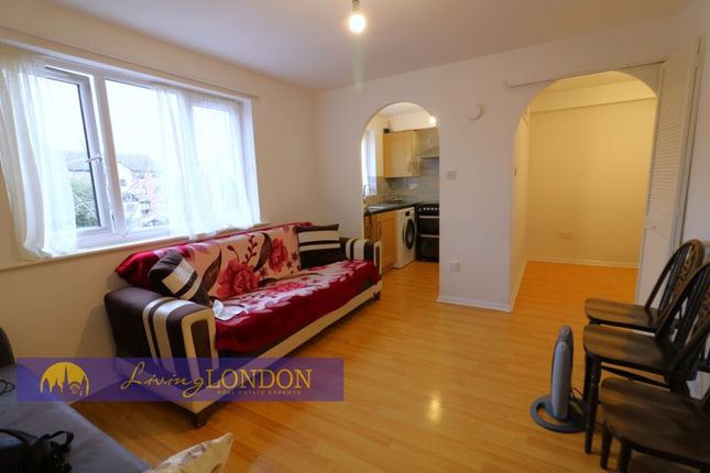 183, Plowman Close, London photo 3