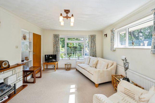 28, Webb Lane, Hampshire photo 2