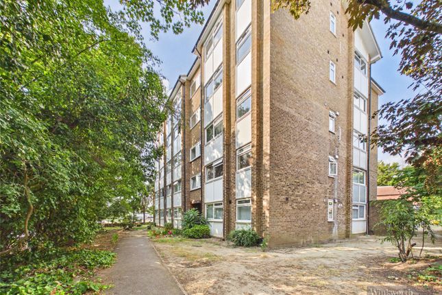 Studio flat on Flat 27, Two Oaks,, Castleview Road, Surrey, £1,195/mo