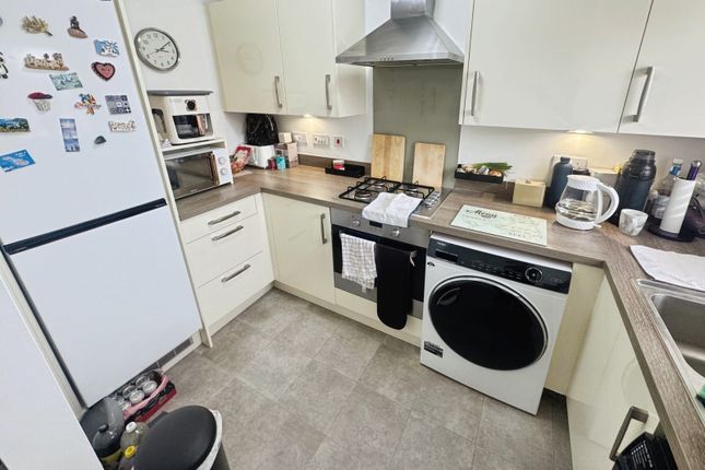 37, Henry Dunn Avenue, Stoke-on-trent photo 3