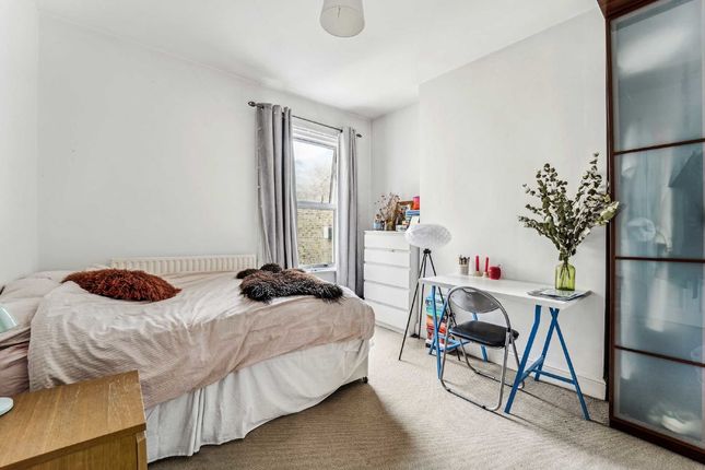Flat to rent in Upland Road, London