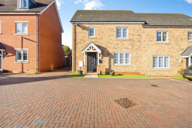3-bed semi-detached on Potter Meadows, Bedford, £350,000