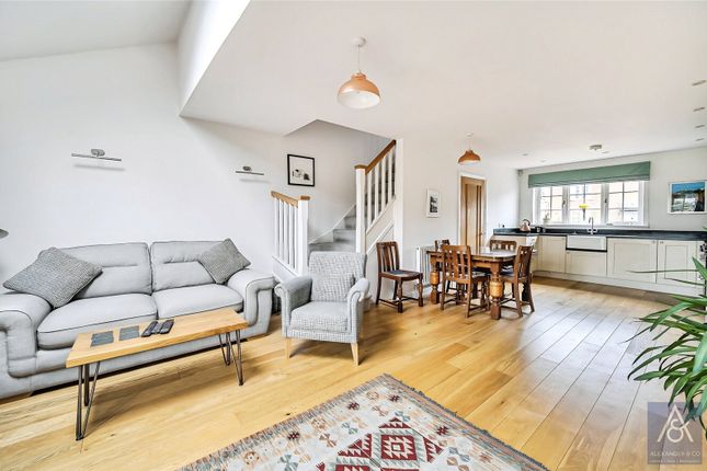 26A,, Queen Catherine Road, Buckingham photo 2